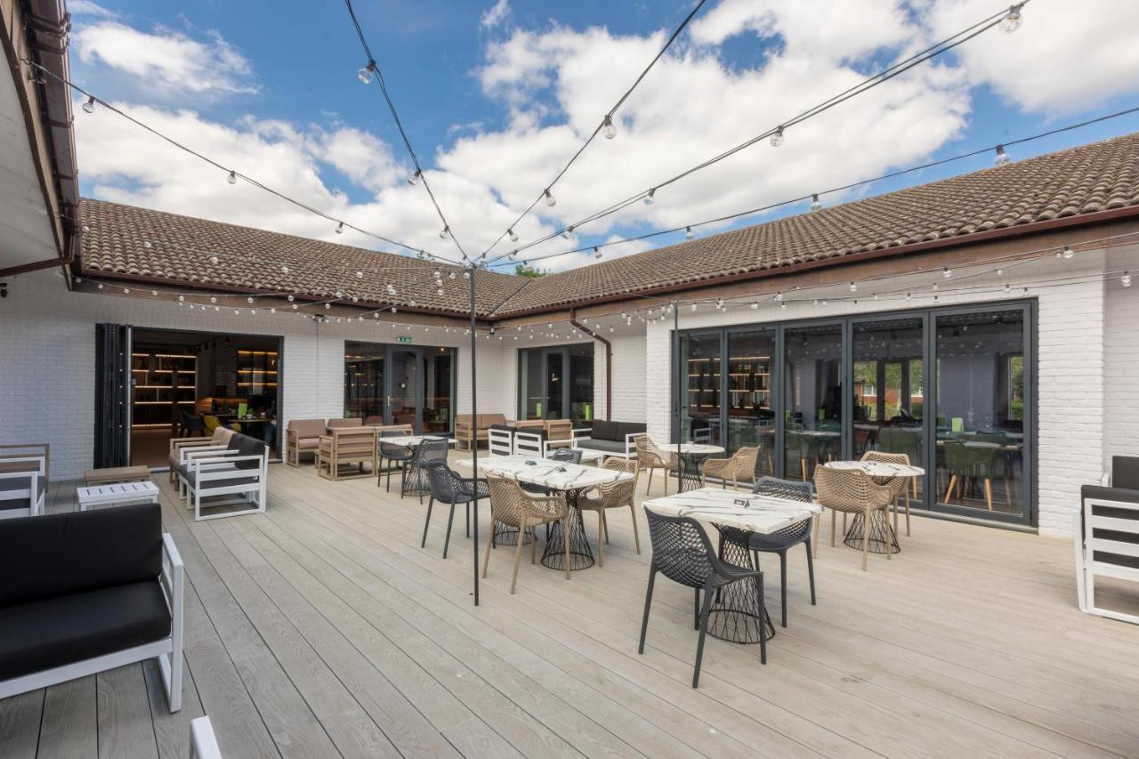 Holiday Inn Guildford By Ihg Екстер'єр фото
