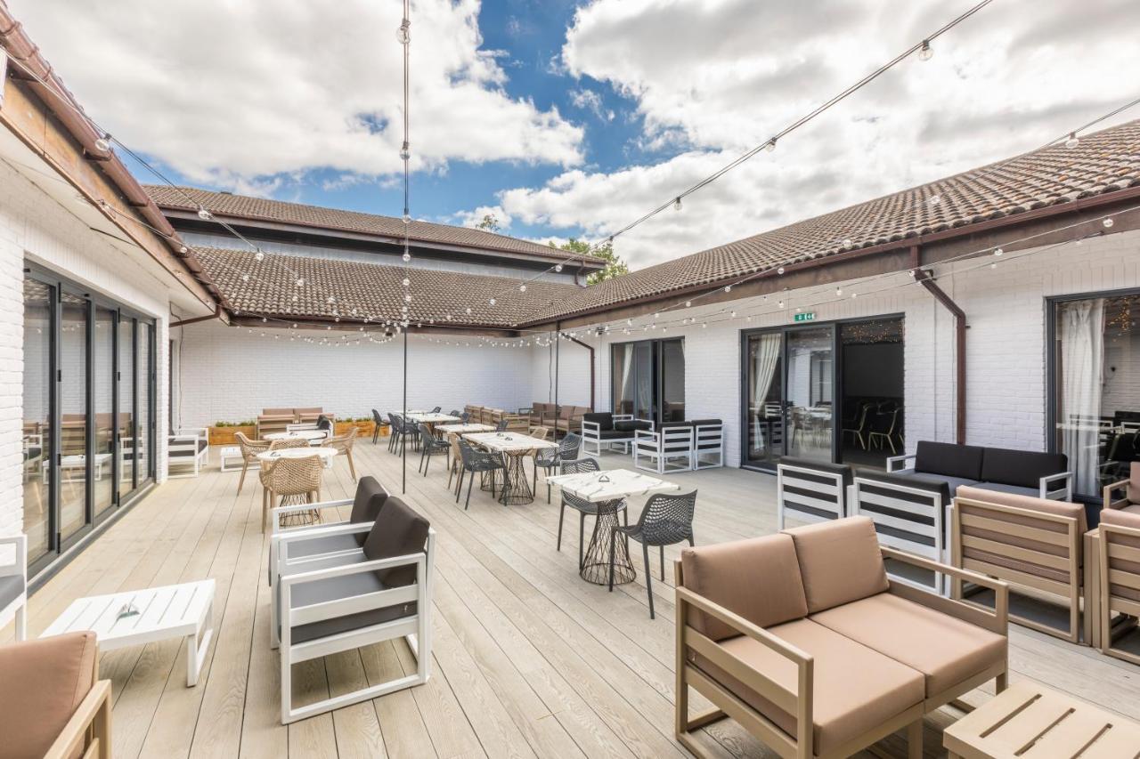 Holiday Inn Guildford By Ihg Екстер'єр фото