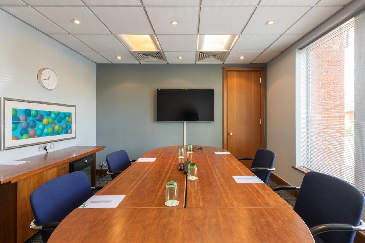 Holiday Inn Guildford By Ihg Екстер'єр фото