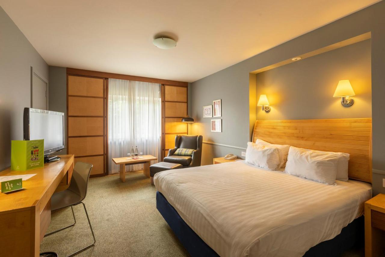 Holiday Inn Guildford By Ihg Екстер'єр фото