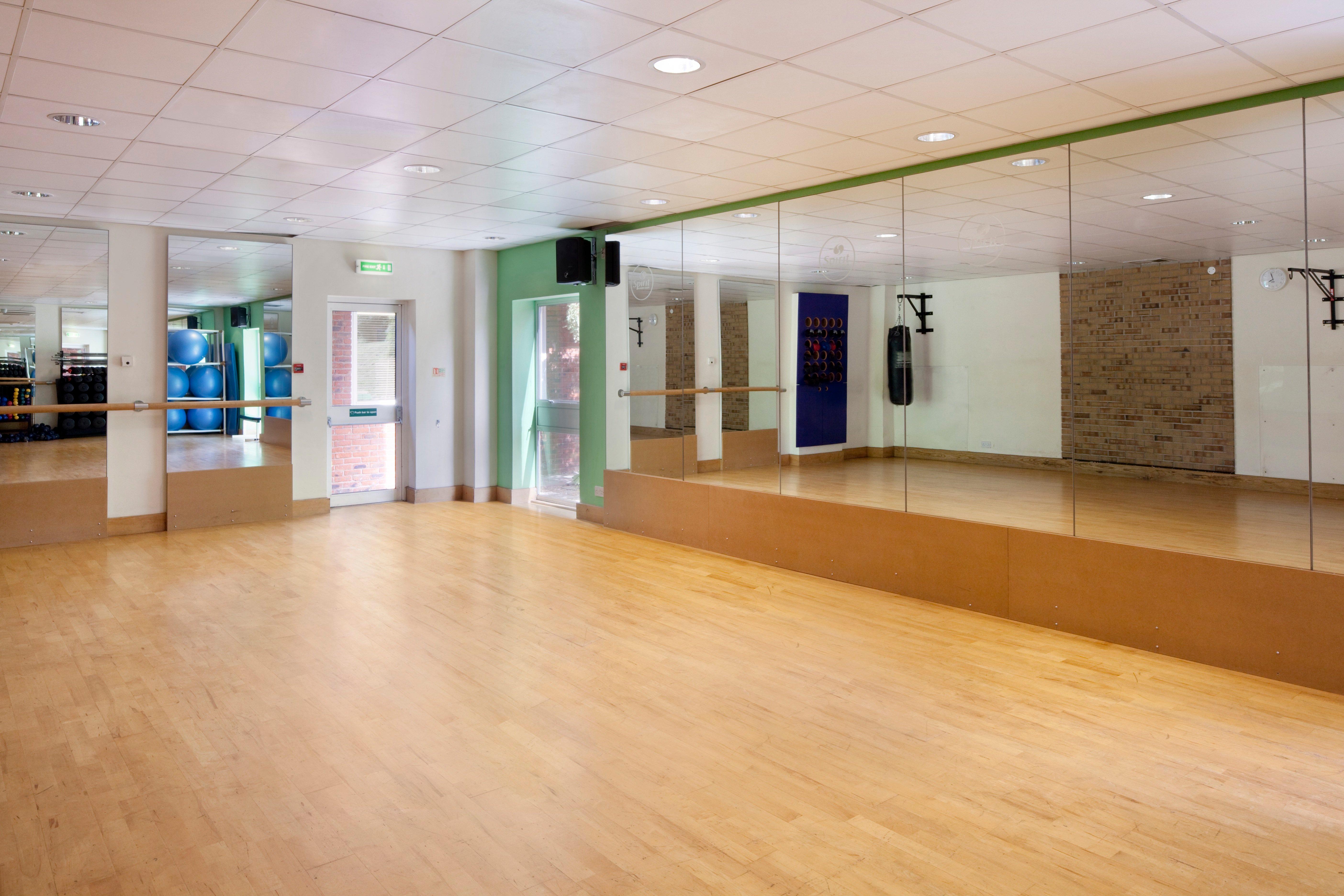 Holiday Inn Guildford By Ihg Екстер'єр фото
