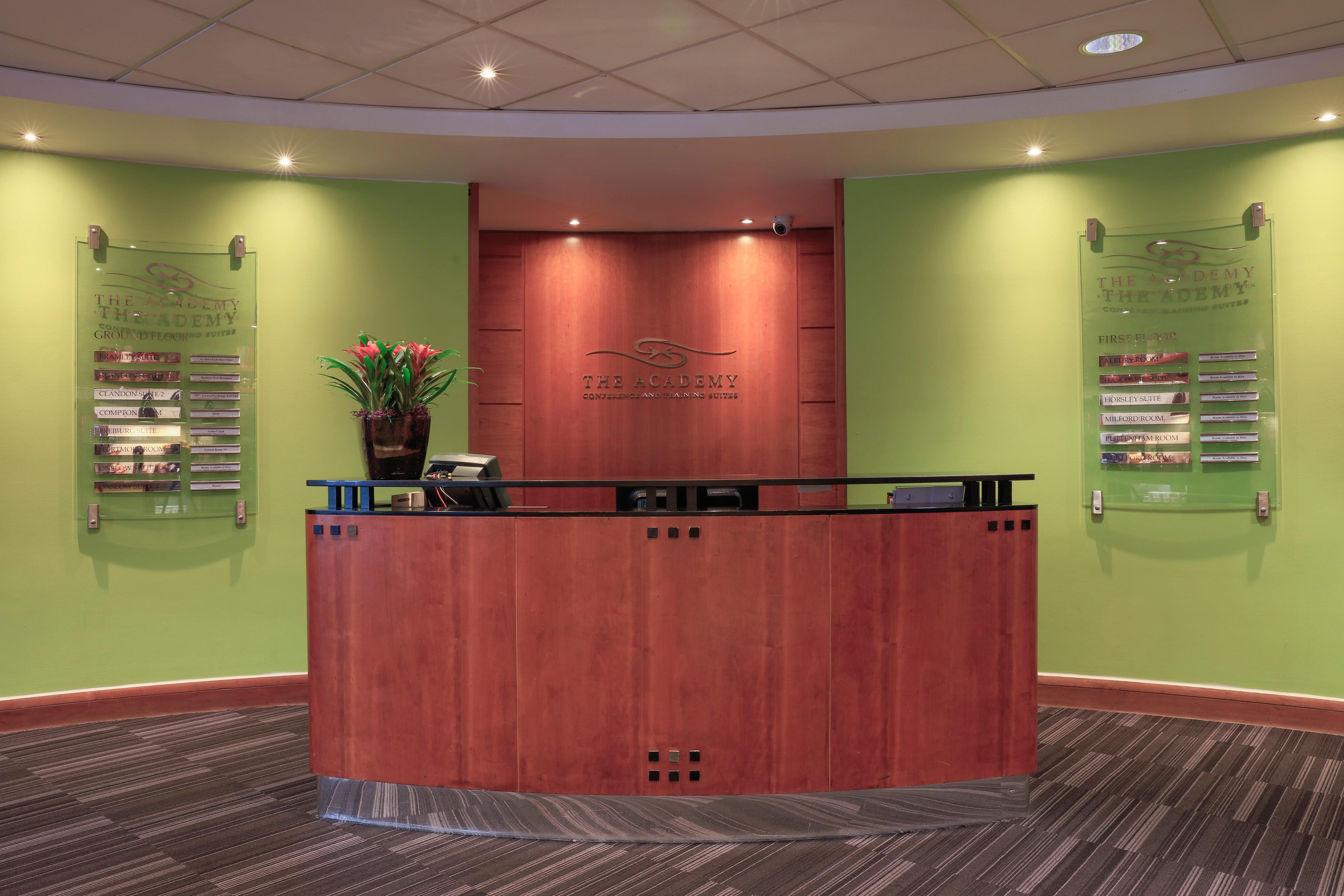Holiday Inn Guildford By Ihg Екстер'єр фото