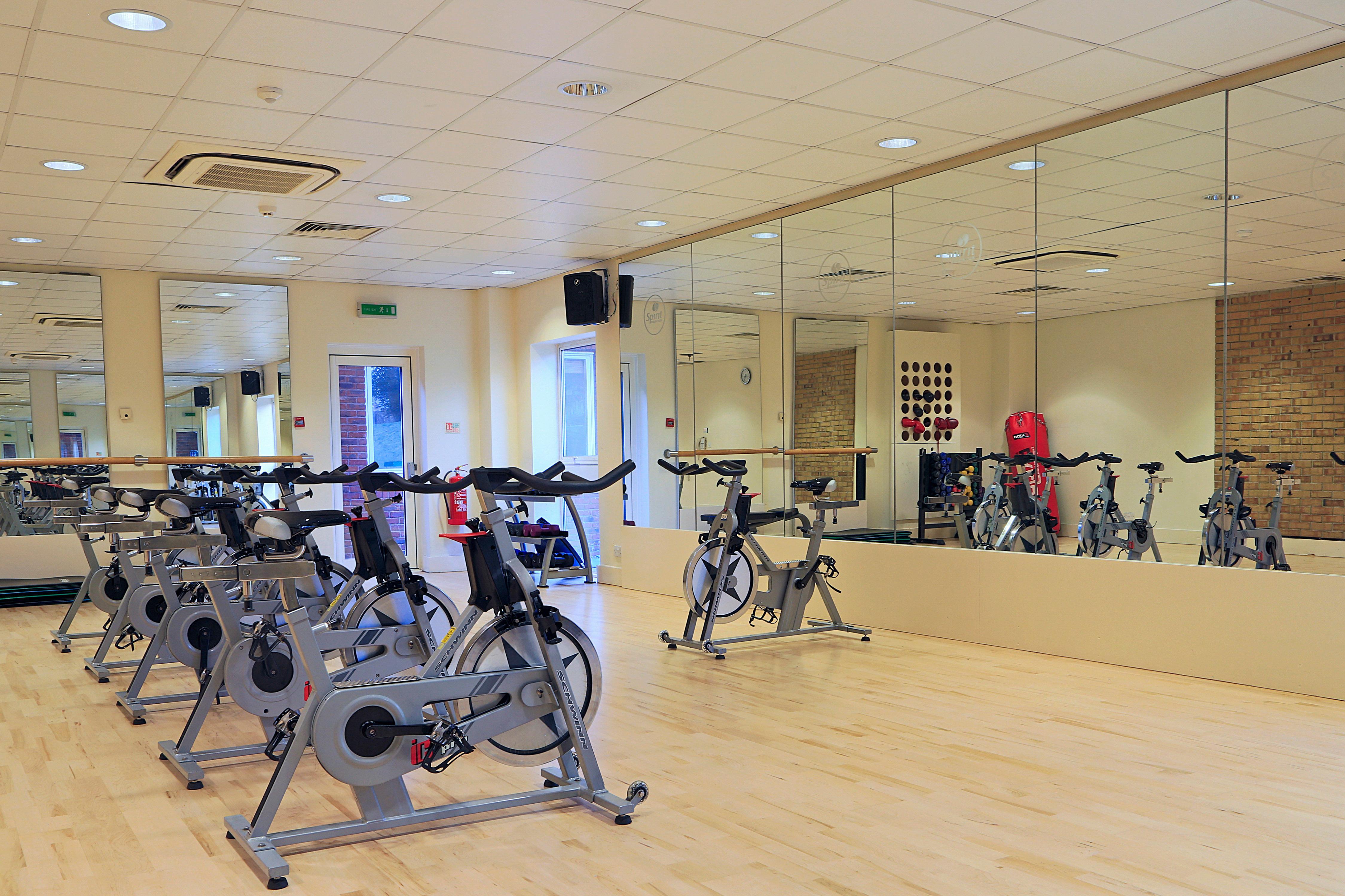 Holiday Inn Guildford By Ihg Екстер'єр фото