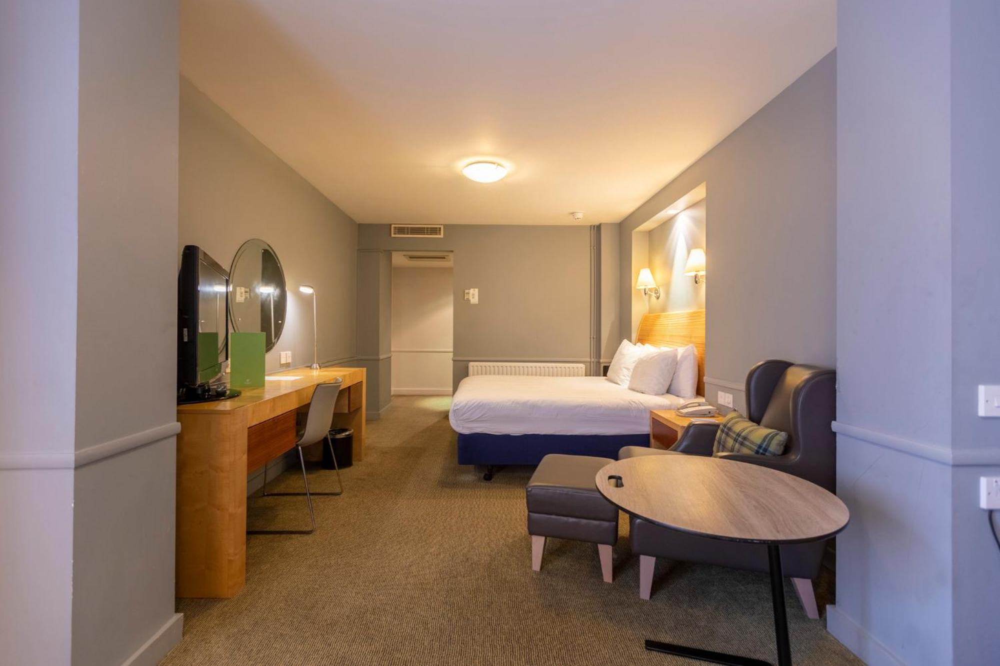 Holiday Inn Guildford By Ihg Екстер'єр фото