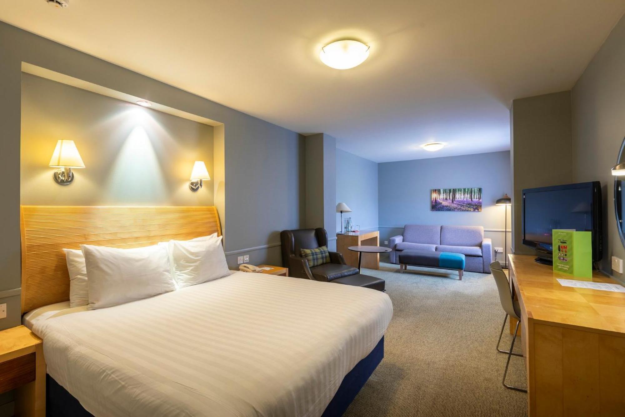 Holiday Inn Guildford By Ihg Екстер'єр фото