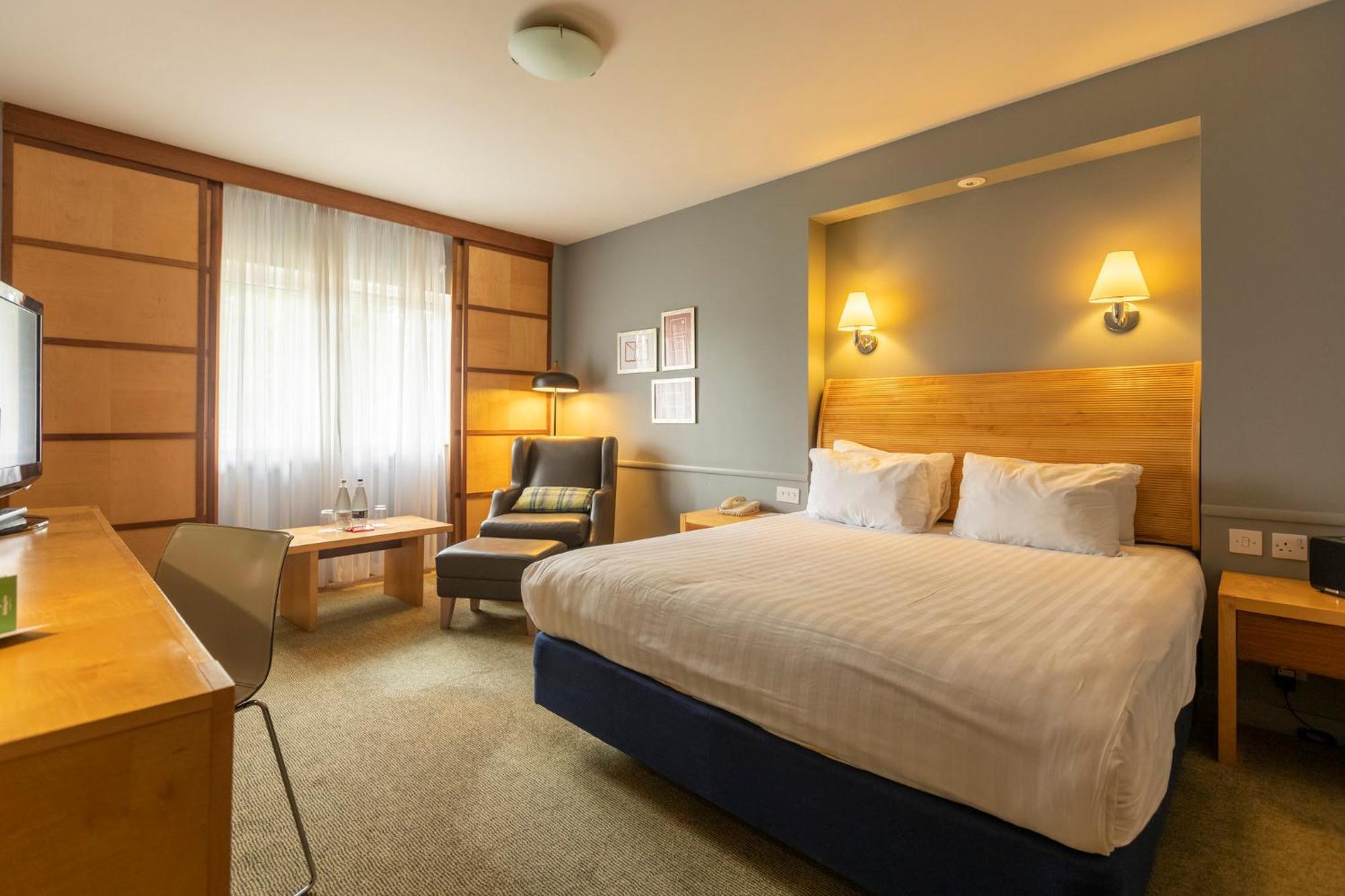 Holiday Inn Guildford By Ihg Екстер'єр фото