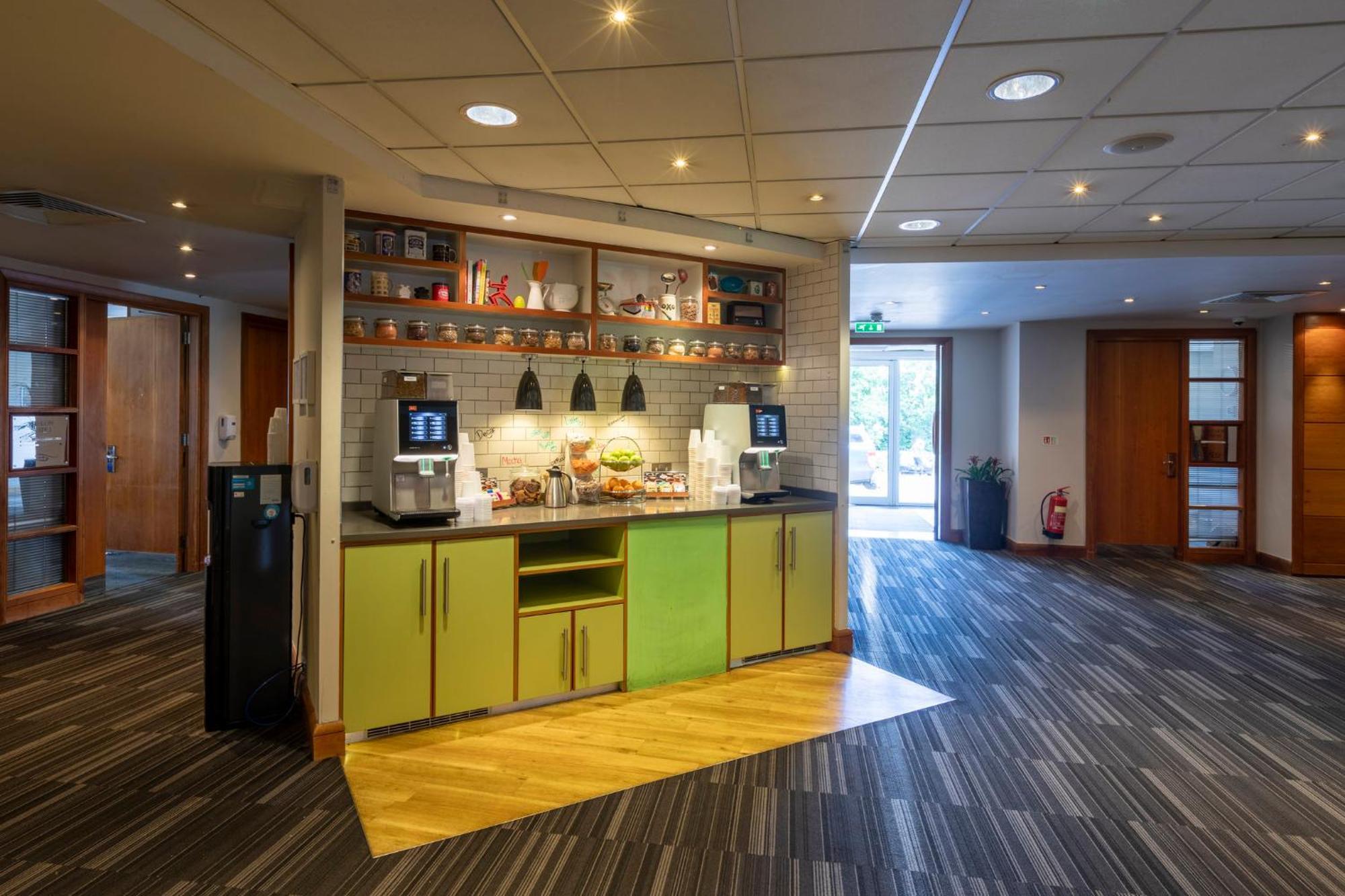 Holiday Inn Guildford By Ihg Екстер'єр фото